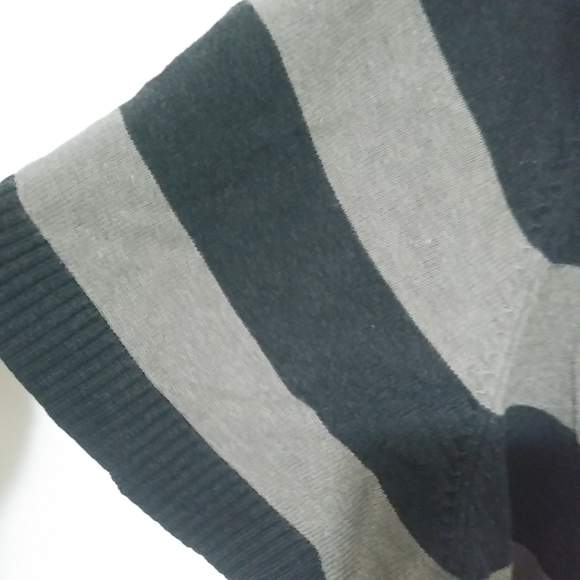 TORRID Black Gray Striped Sweater Top Plus sz 3Short Sleeve - Picture 2 of 5